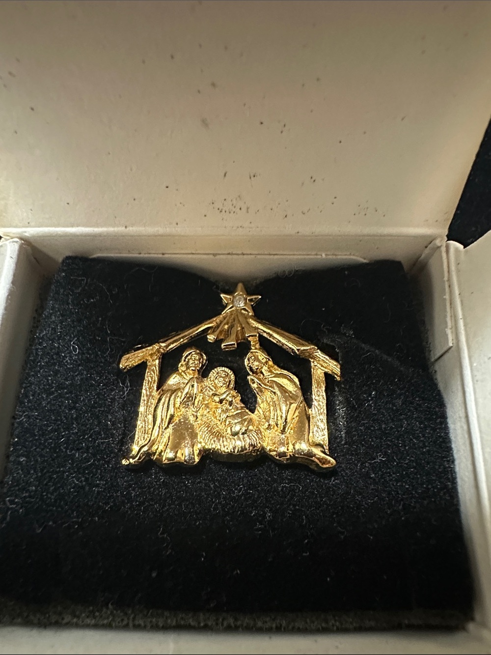 Vintage Avon Gold-Tone Nativity Scene Brooch